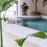 شقة فندقية Secret D'uzes - Place Aux Herbes - Piscine Chauffee Et Jacuzzi