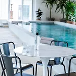 شقة فندقية Secret D'uzes - Place Aux Herbes - Piscine Chauffee Et Jacuzzi 4*