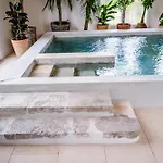 شقة فندقية Secret D'uzes - Place Aux Herbes - Piscine Chauffee Et Jacuzzi