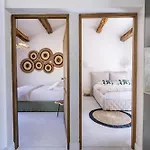 Secret D'uzes - Place Aux Herbes - Piscine Chauffee Et Jacuzzi شقة فندقية