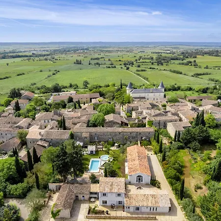 Aparthotel Secret D'uzès - Place Aux Herbes - Piscine Chauffée Et Jacuzzi 4*