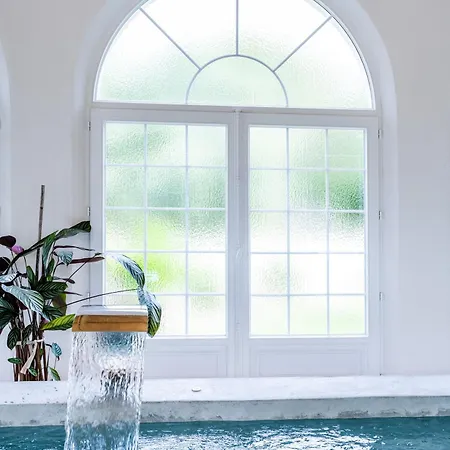 Secret D'uzes - Place Aux Herbes - Piscine Chauffee Et Jacuzzi Uzes