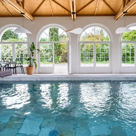 Ξενοδοχείο με διαμερίσματα Secret D'uzes - Place Aux Herbes - Piscine Chauffee Et Jacuzzi 4*
