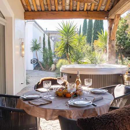 Aparthotel Secret D'uzès - Place Aux Herbes - Piscine Chauffée Et Jacuzzi 4*