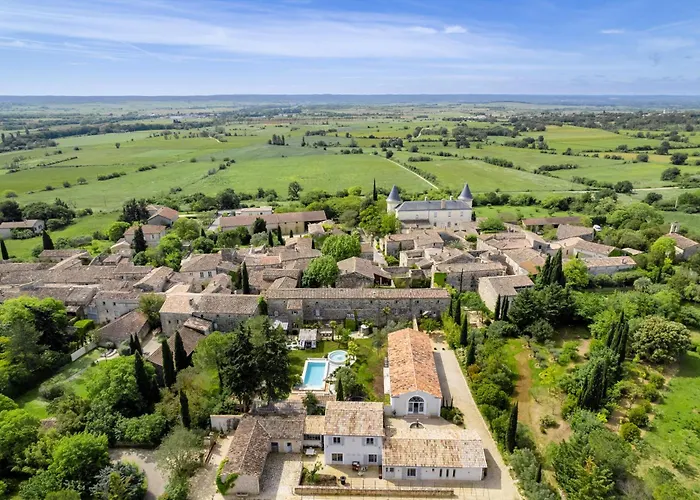 Lägenhetshotell Secret D'uzes - Place Aux Herbes - Piscine Chauffee Et Jacuzzi 4*