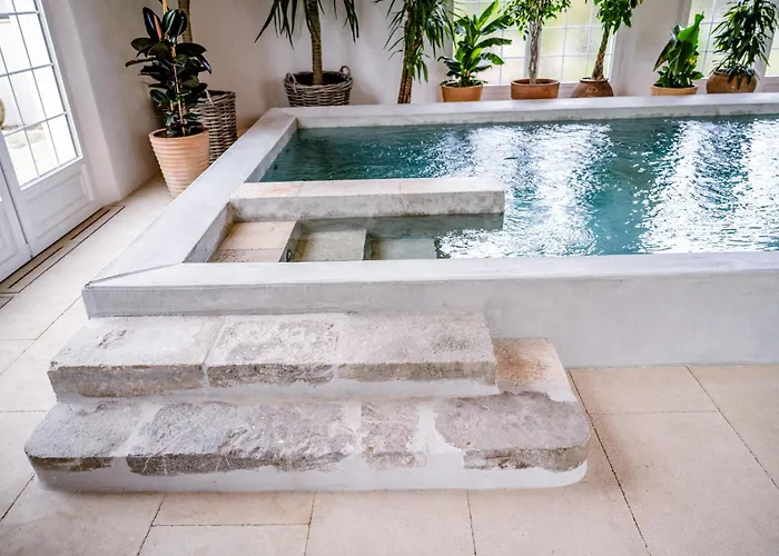 Lägenhetshotell Secret D'uzes - Place Aux Herbes - Piscine Chauffee Et Jacuzzi