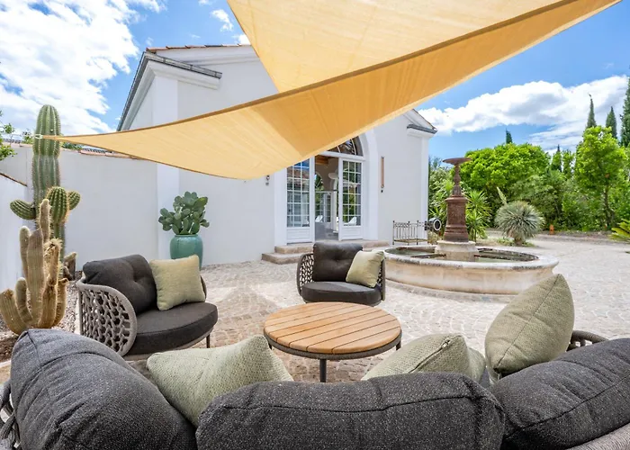 Secret D'uzes - Place Aux Herbes - Piscine Chauffee Et Jacuzzi Lägenhetshotell 4*