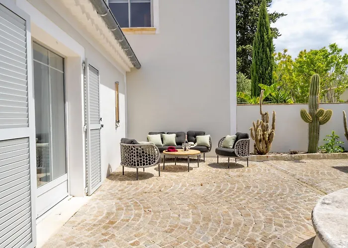 Secret D'uzes - Place Aux Herbes - Piscine Chauffee Et Jacuzzi Lägenhetshotell 4*