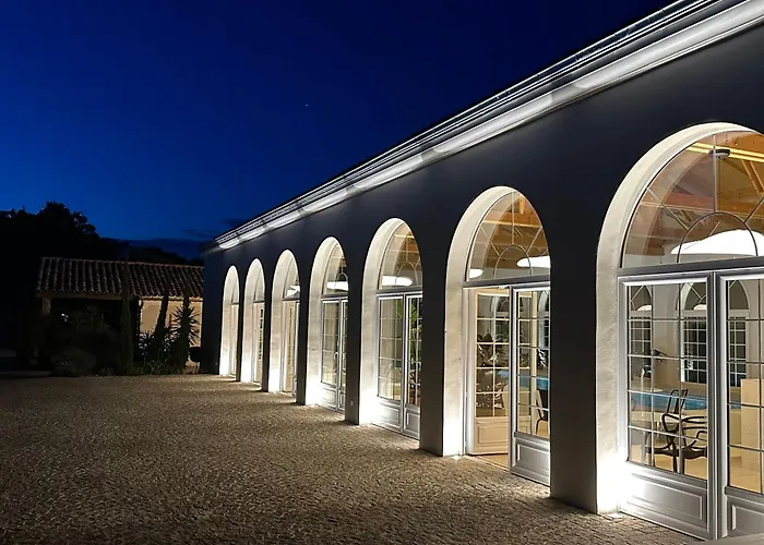Lägenhetshotell Secret D'uzes - Place Aux Herbes - Piscine Chauffee Et Jacuzzi