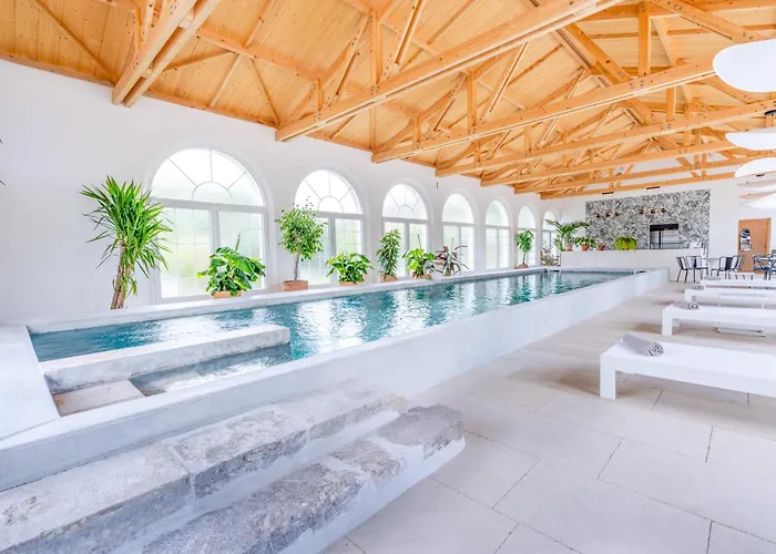 Secret D'uzes - Place Aux Herbes - Piscine Chauffee Et Jacuzzi
