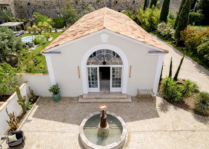 Lägenhetshotell Secret D'uzes - Place Aux Herbes - Piscine Chauffee Et Jacuzzi