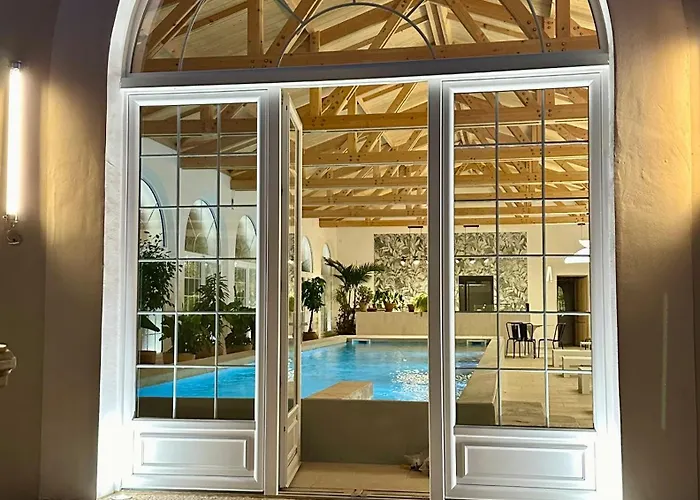 Secret D'uzes - Place Aux Herbes - Piscine Chauffee Et Jacuzzi